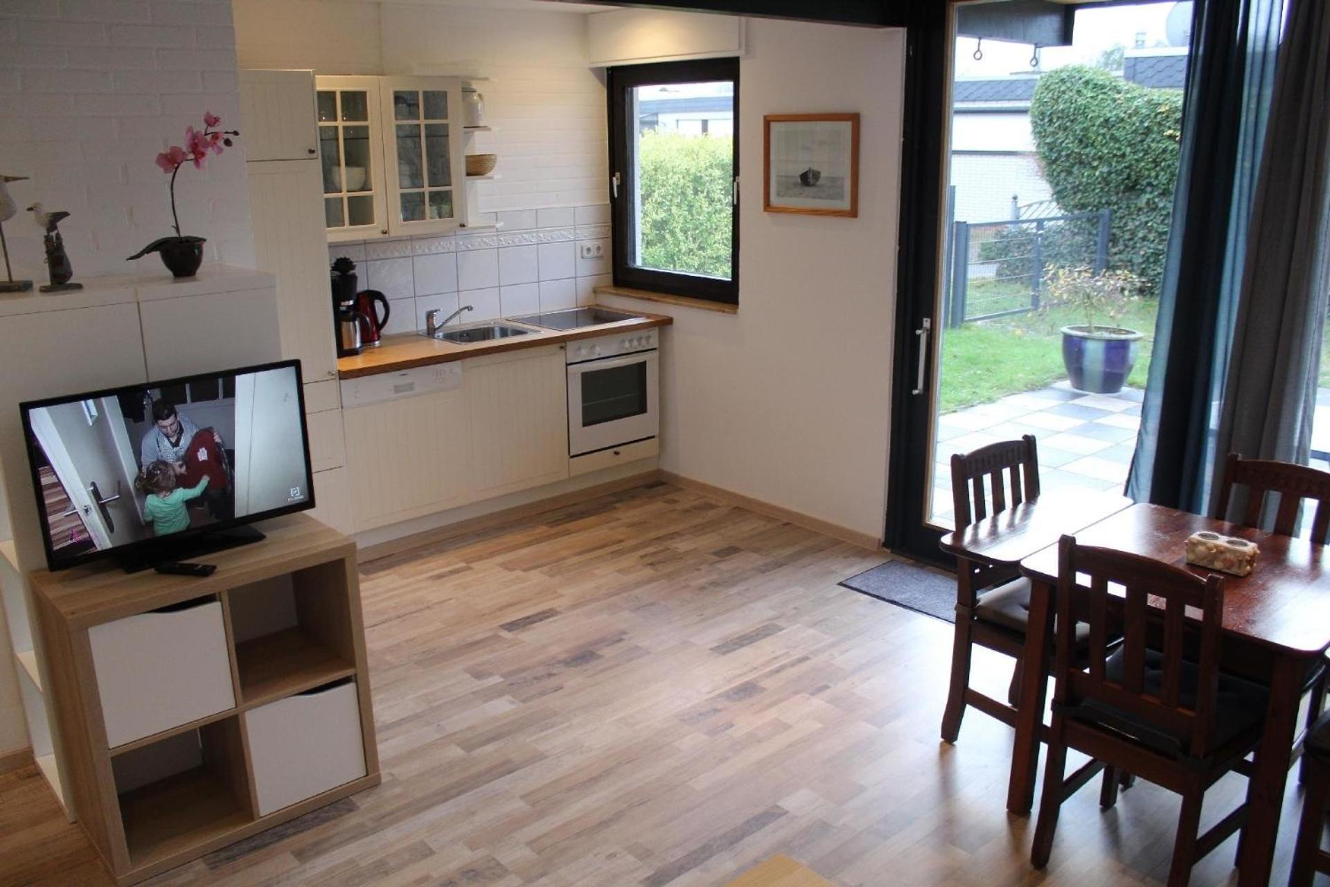 Schoenes Ferienhaus In Tossens Mit Schoenem Garten Butjadingen Esterno foto