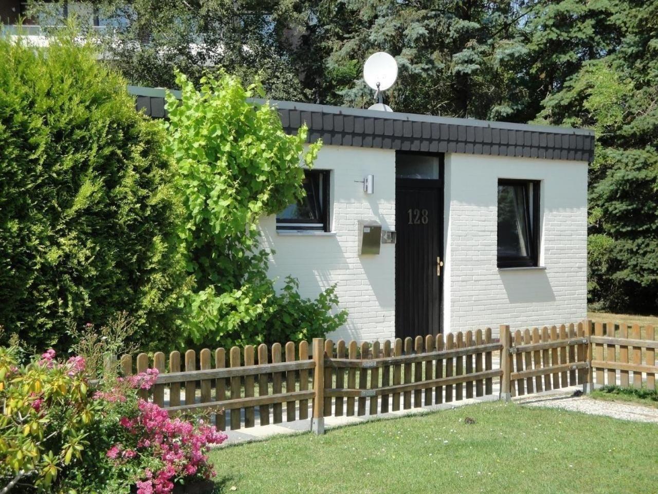 Schoenes Ferienhaus In Tossens Mit Schoenem Garten Butjadingen Esterno foto