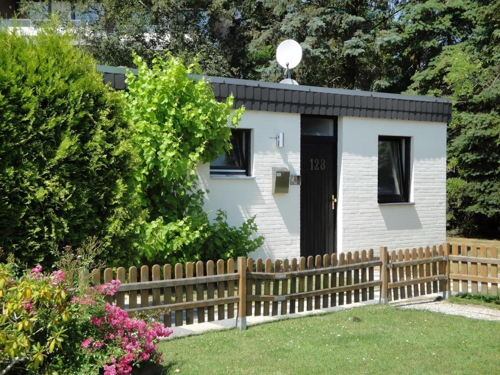 Schoenes Ferienhaus In Tossens Mit Schoenem Garten Butjadingen Esterno foto